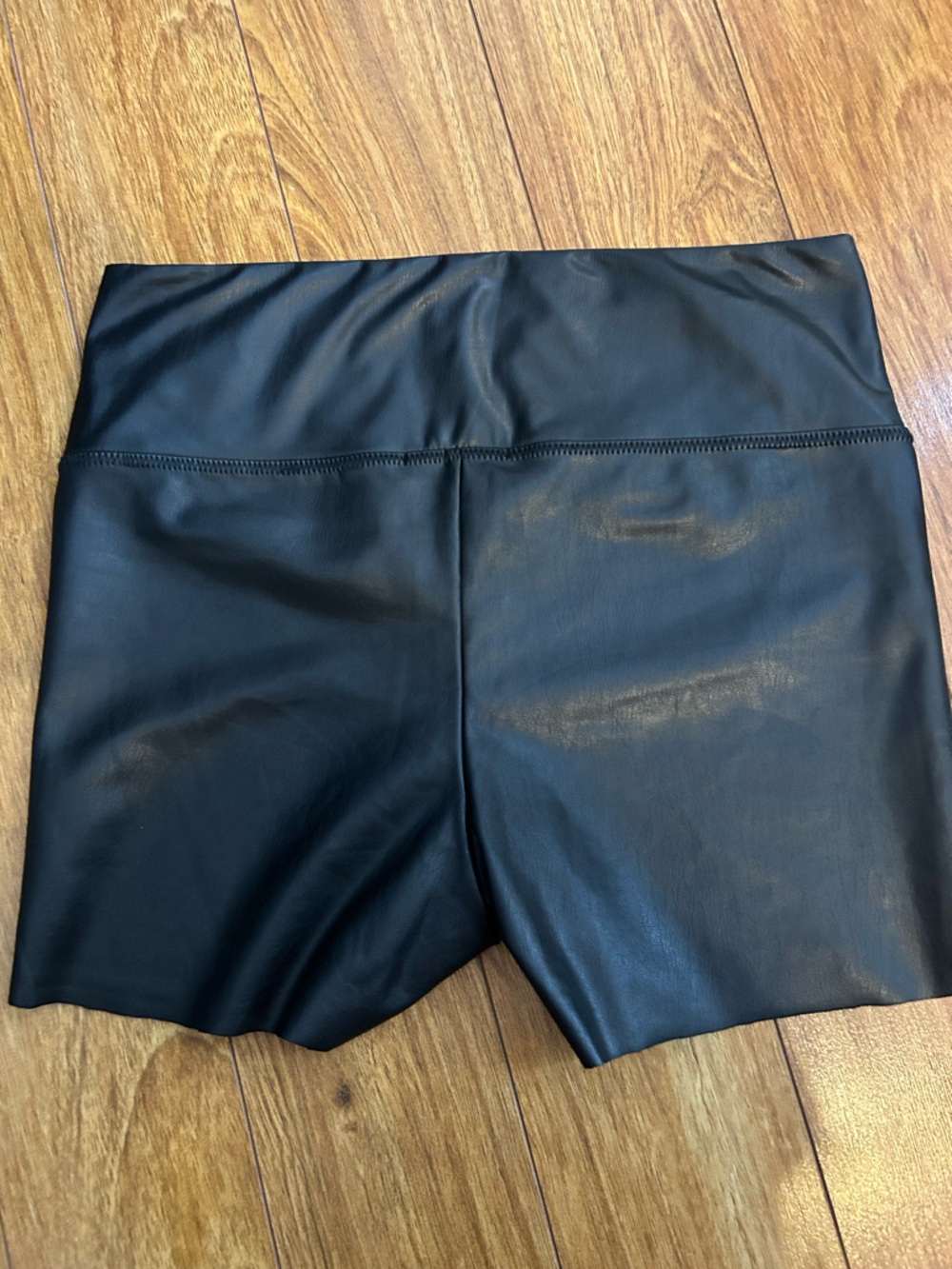 Black Faux Leather High-Waist Women's Shorts Size L - Picture 3 of 3